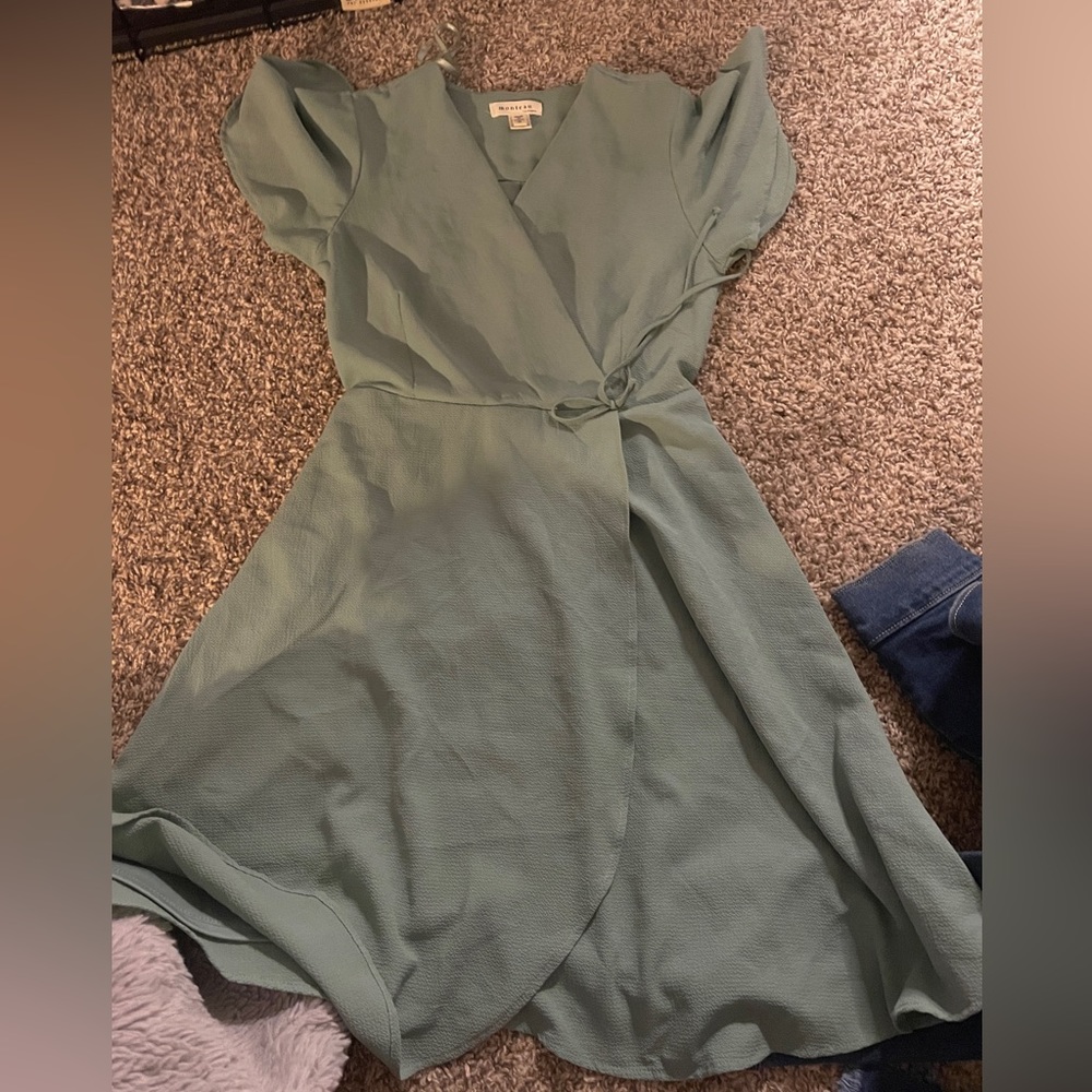 Modern green dress, perfect for petite women and girls